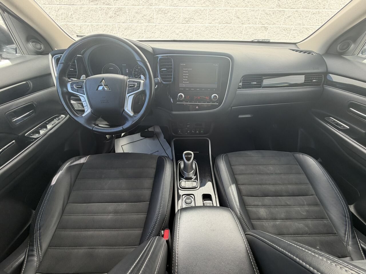 2020 Mitsubishi Outlander Plug-In Hybrid SE S-AWC Silver Laval - photo #18