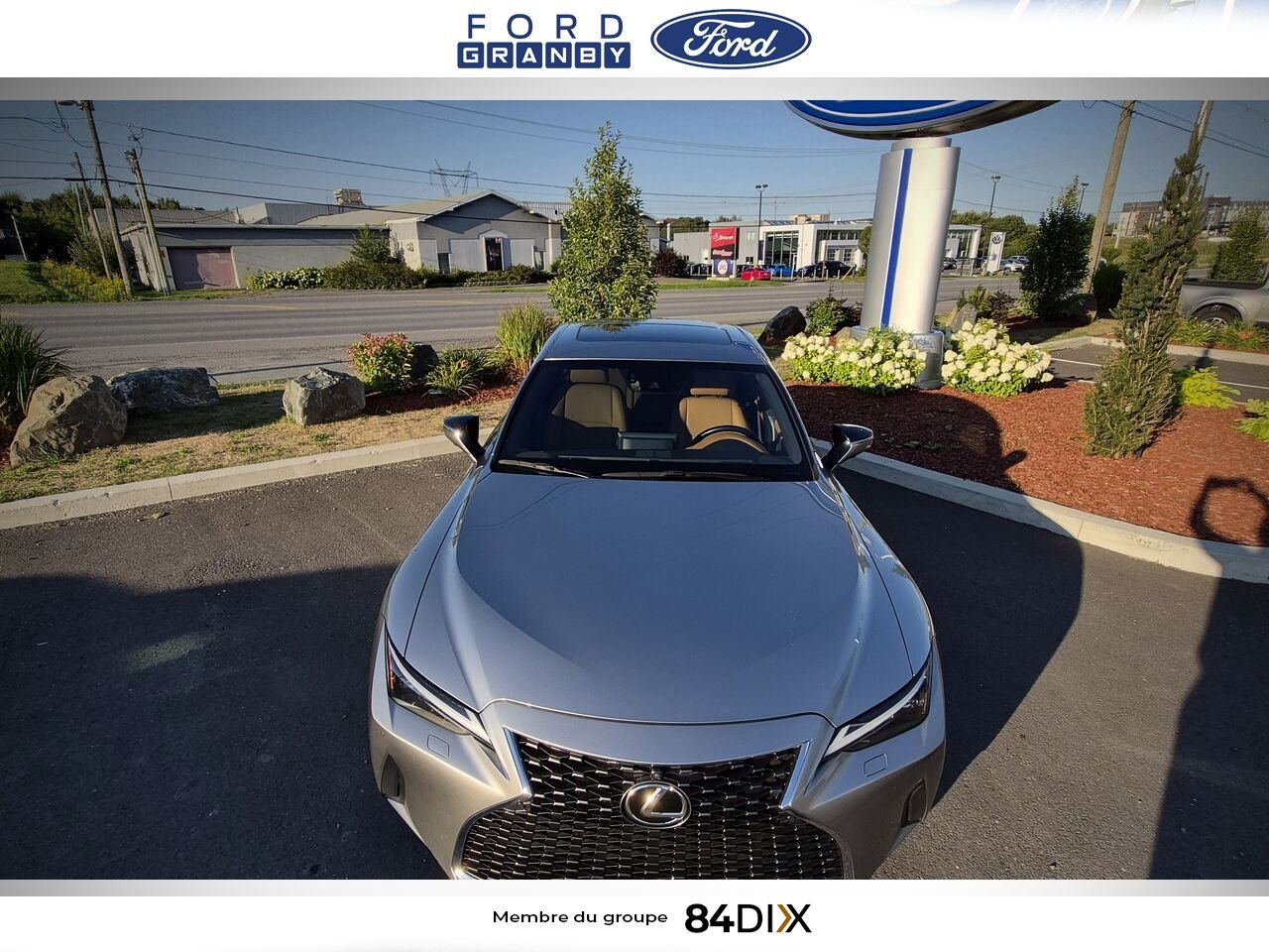 Lexus IS 2023 Argent Granby - photo #2