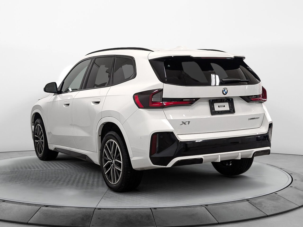 BMW X1 xDrive 28i M Sport Premium Essential Pack 2023 Blanc Sherbrooke - photo #3