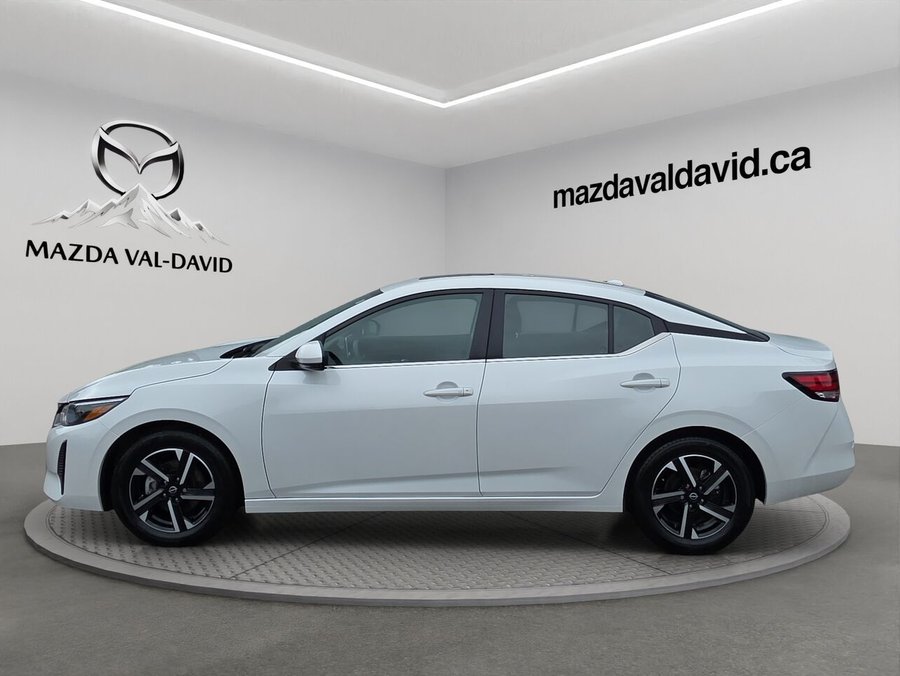 Nissan Sentra SV CVT, toit ouvrant, écran tactile, sièges chauffants 2024 Blanc