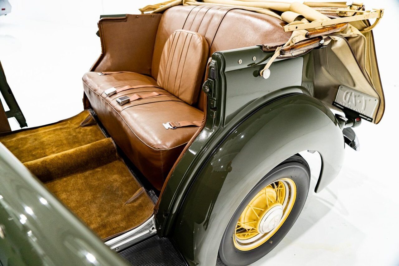 Ford Model 48 Phaeton PRIX EN USD | Beautifully presented in original condition 1936 Vert Montréal - photo #8