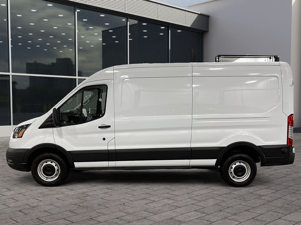 2024 Ford Transit T-250 PA toit moyen 148 po White Québec - photo #22