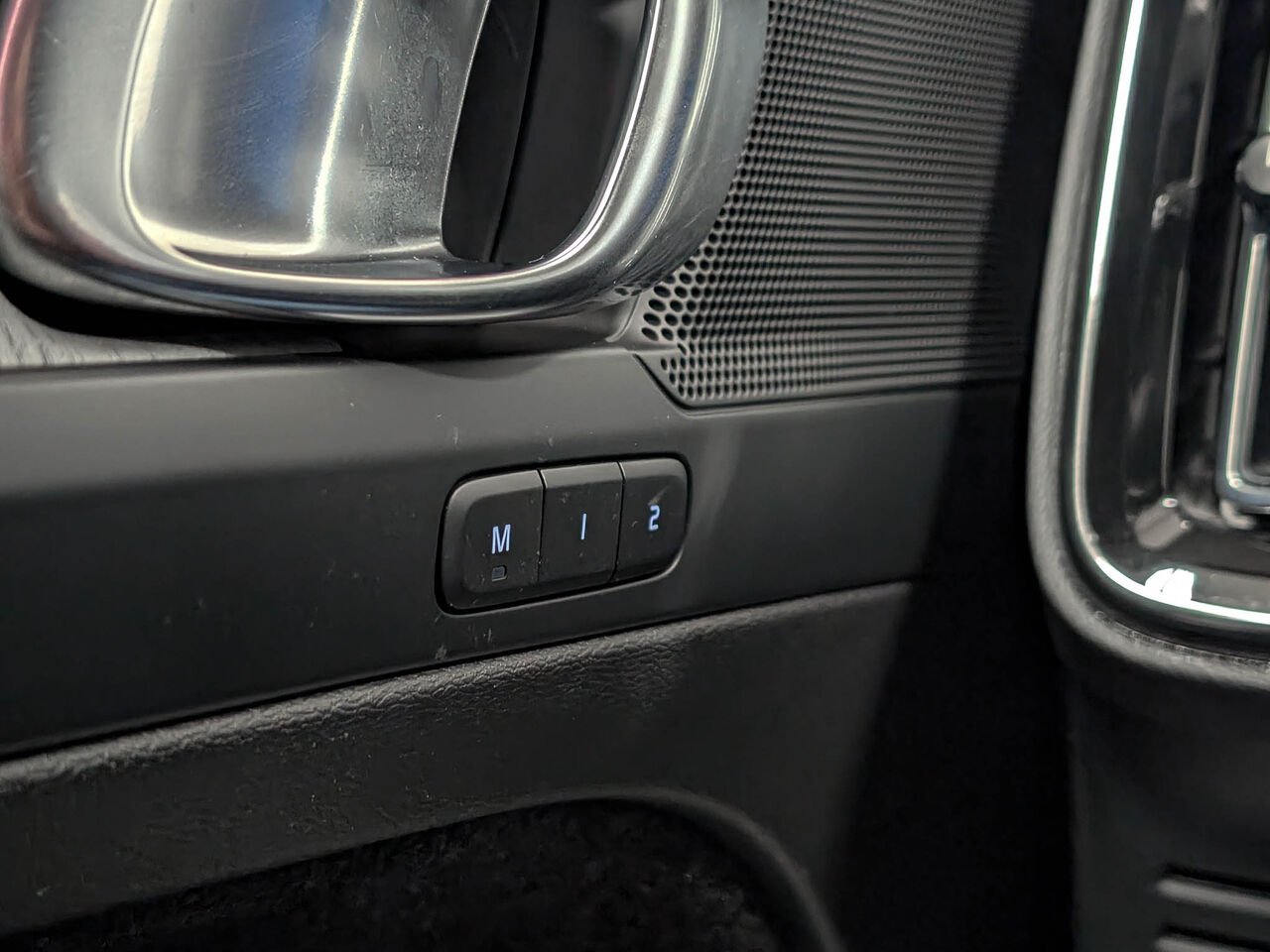 Volvo XC40 B5 Core AWD 2023 Noir Sherbrooke - photo #19