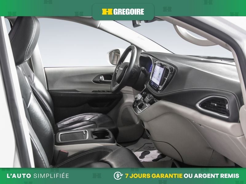 2022 Chrysler Pacifica White Laval - photo #28