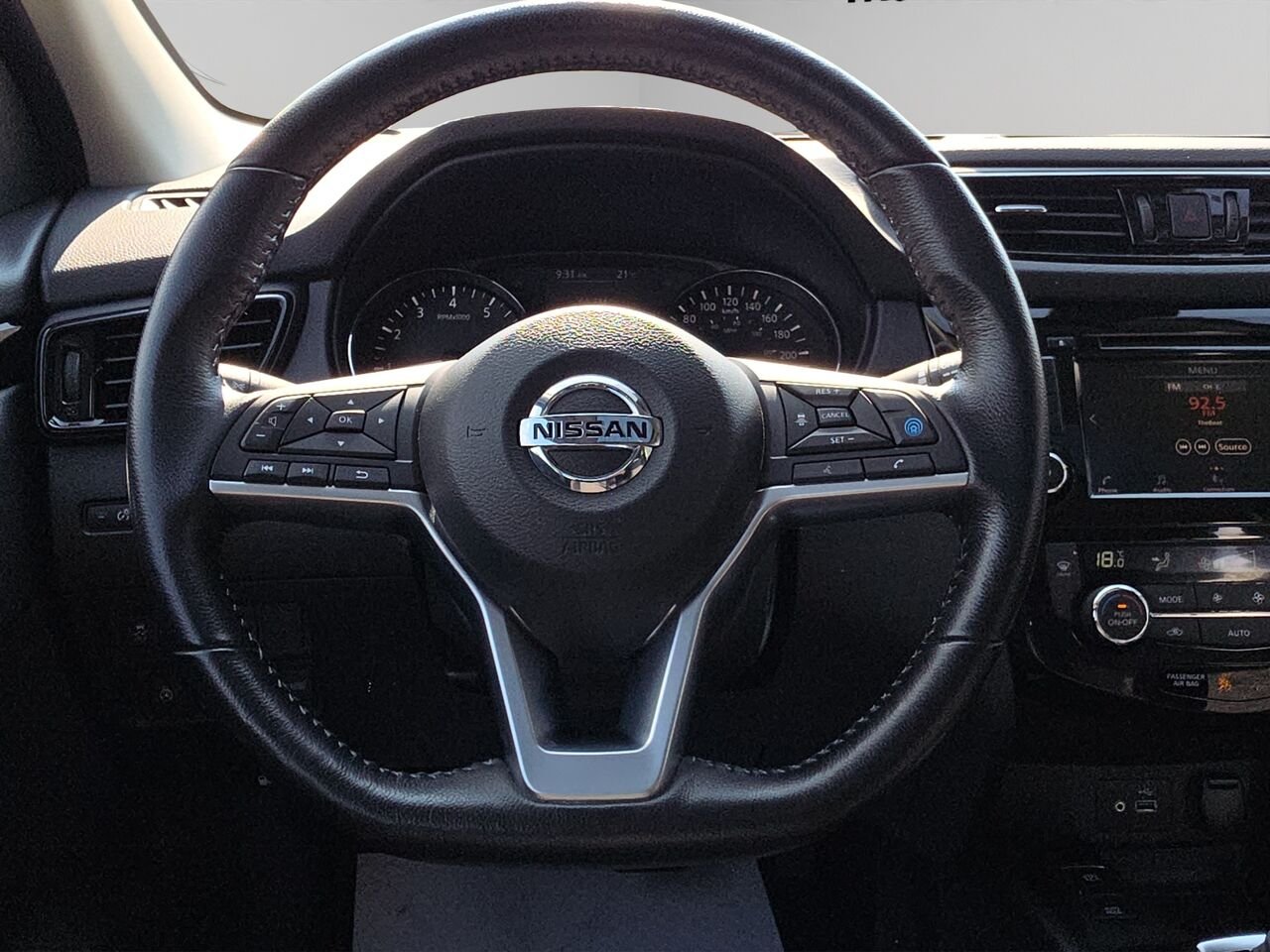 Nissan Qashqai SV TI CVT, Sièges chauffants avant, Toit ouvrant, Volant chauffant 2023 Noir Val-David - photo #9