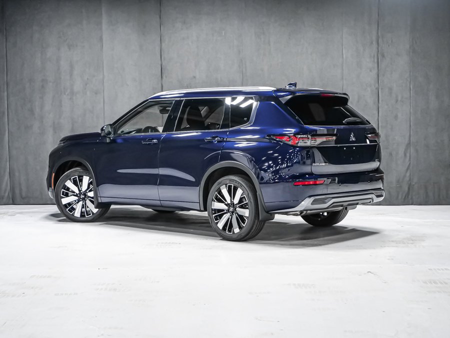 2026 Mitsubishi Outlander Cosmic Blue