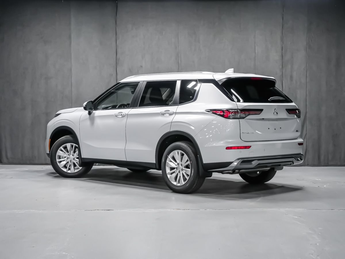 Mitsubishi Outlander SE 2026 Blanc diamant Montréal - photo #3