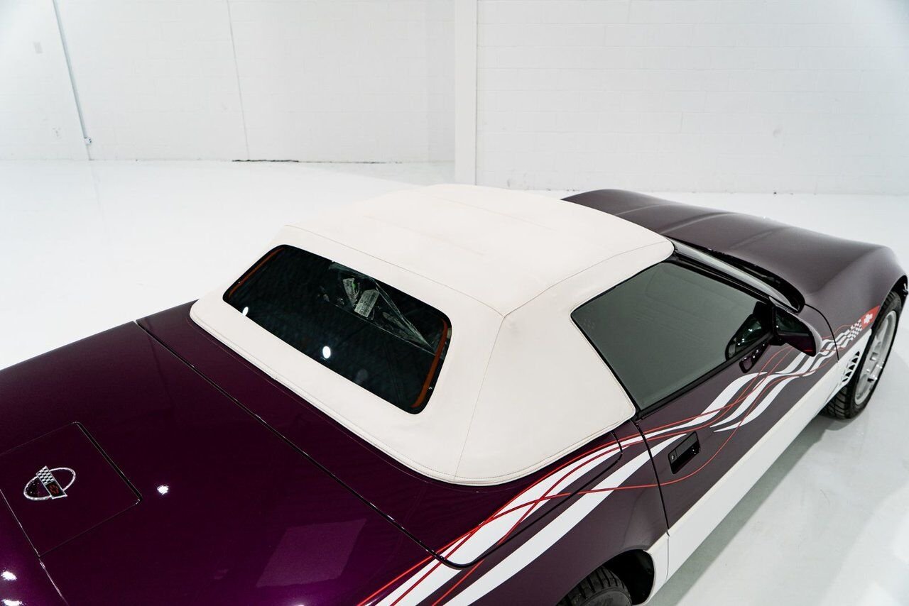 1995 Chevrolet Corvette *PRIX EN USD* RPO Z4Z PACE CAR PRESENTED IN DELIVERY PACKAGING WITH ONLY 192MILES (307KM) FROM NEW White Montreal - photo #86