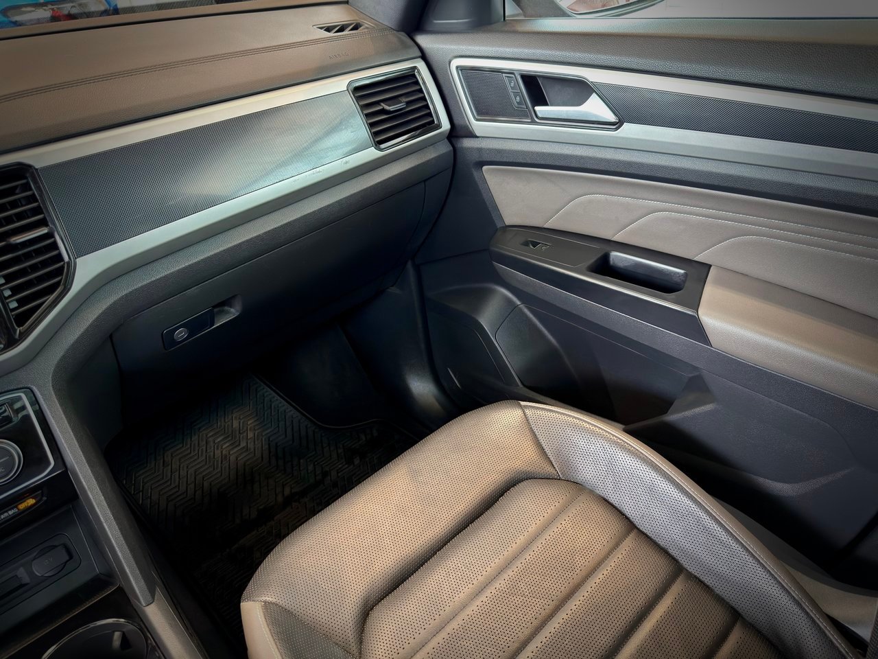 2021 Volkswagen Atlas Cross Sport Red Notre-Dame-des-Prairies - photo #23