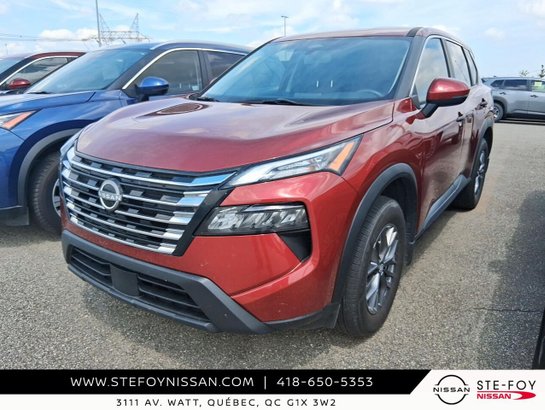 2024 Nissan ROGUE S TRACTION INTEGRALE CAMERA DE RECUL , SIEGES CHAUFFANTS , CARPLAY, PRISE USB, SURVEILLANCE D’ANGLES MORTS. Red