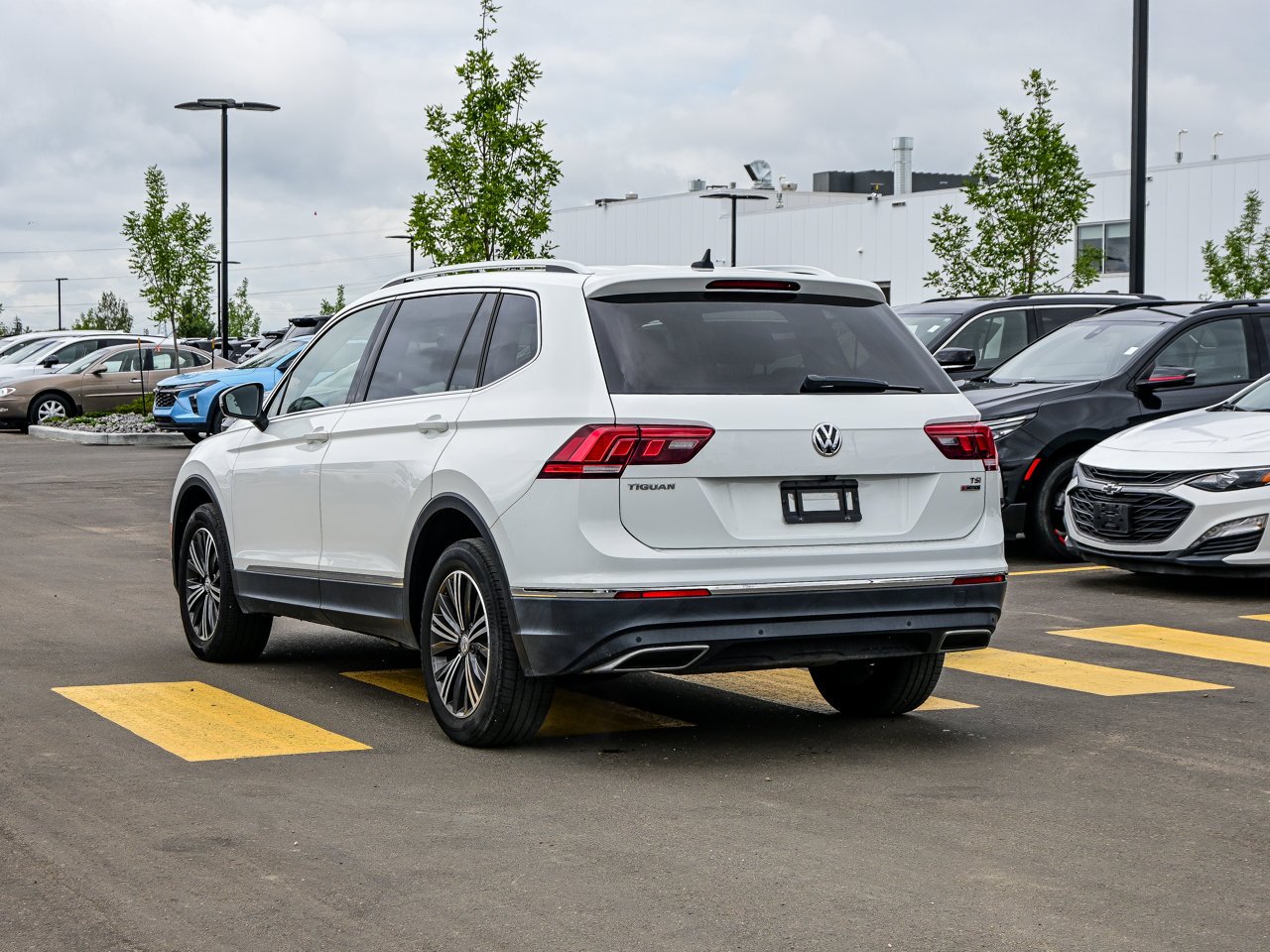 2018 Volkswagen Tiguan Highline 4MOTION White Sherwood Park - photo #10