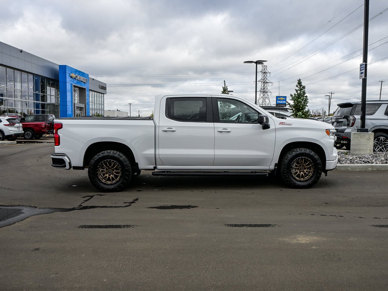 2026 Chevrolet Silverado 1500 4WD Crew Cab 147 RST White Sherwood Park - photo #14