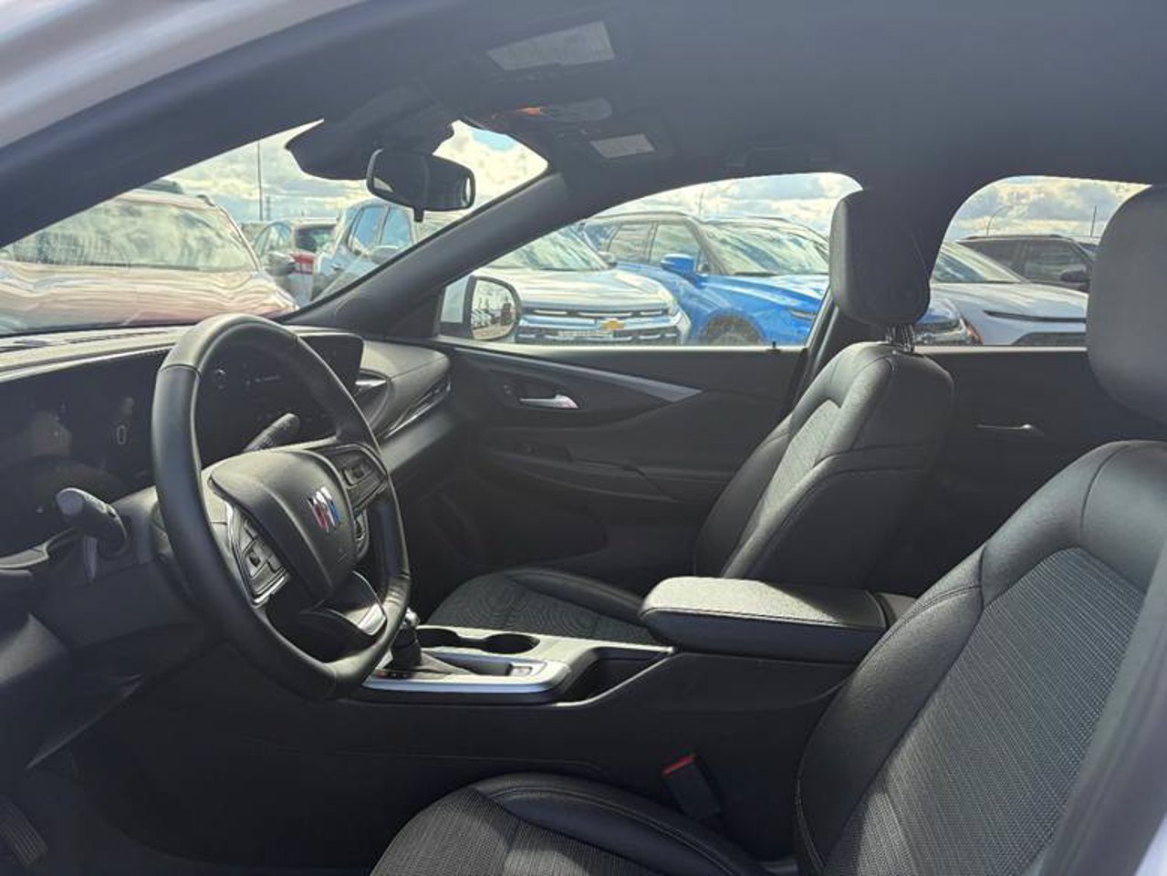 2025 Buick Envista FWD 4dr Preferred White Sherwood Park - photo #5