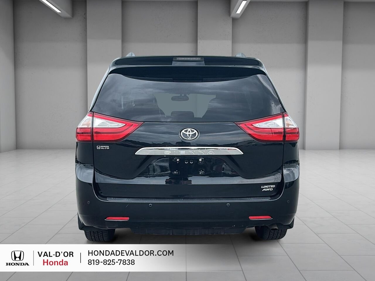 Toyota Sienna XLE 7 places 5 portes AWD 2017 Noir Val-d'Or - photo #2