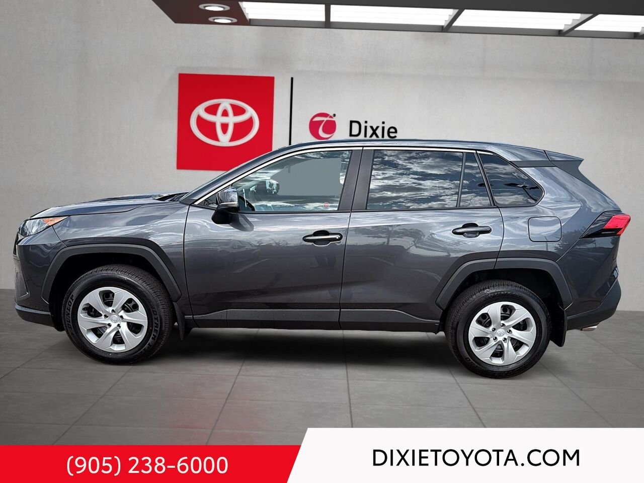 2023 Toyota RAV4 LE AWD / CLEAN CARFAX / HEATED SEATS / TOYOTA SAFETY SENSE / CARPLAY AND ANDROID AUTO Magnetic Grey Metallic Mississauga - photo #5
