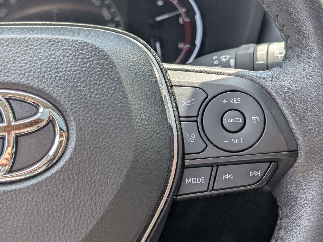 Toyota RAV4 Trail/SIÈGES CHAUFFANTS/TOIT OUVRANT/VOLANT CHAUFFANT/AC BIZONE/ 2024 Vert Kaki avec toit glace Sherbrooke - photo #12