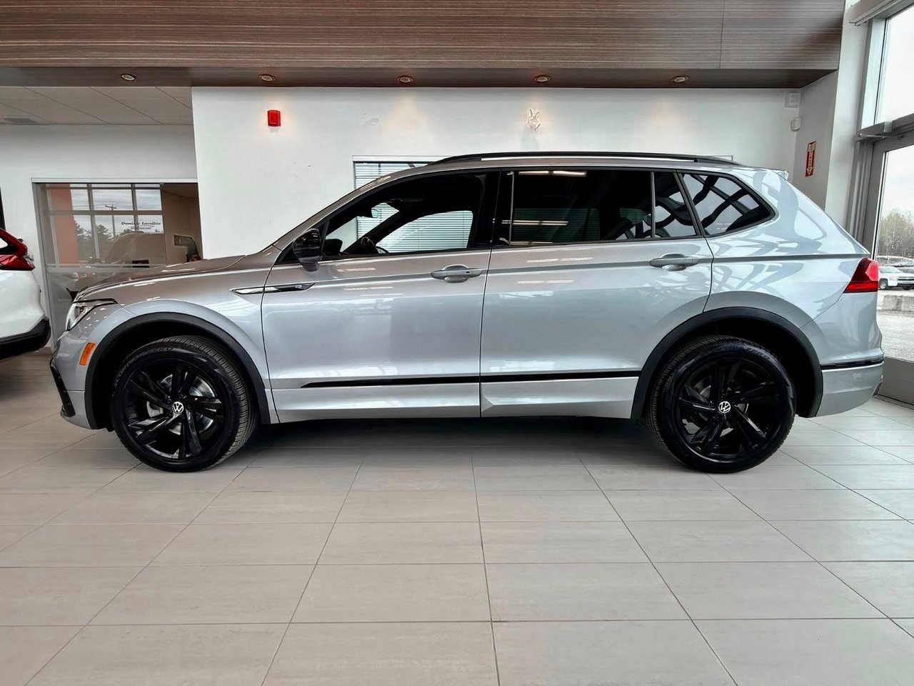 Volkswagen Tiguan 2024 Gris Notre-Dame-des-Prairies - photo #7