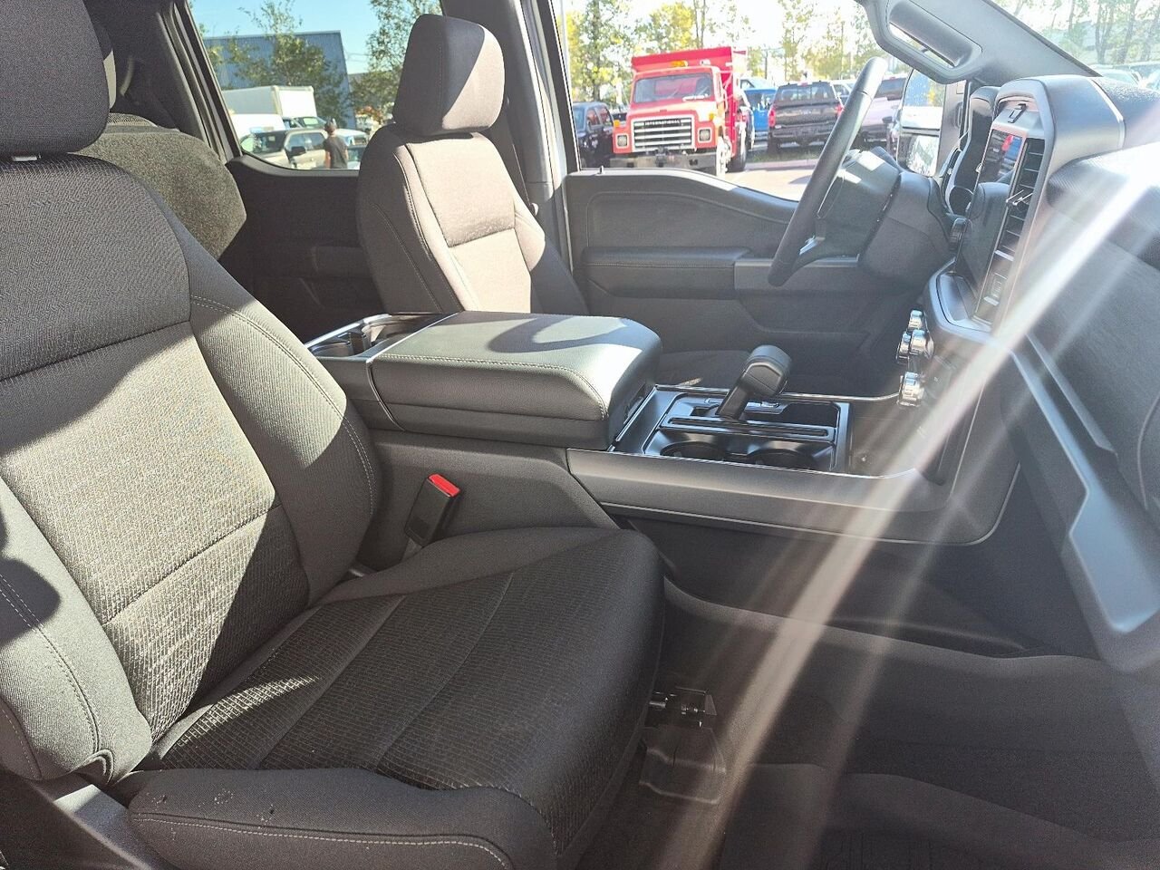 2026 Ford F-150 Oxford White Saint-Jérôme - photo #6