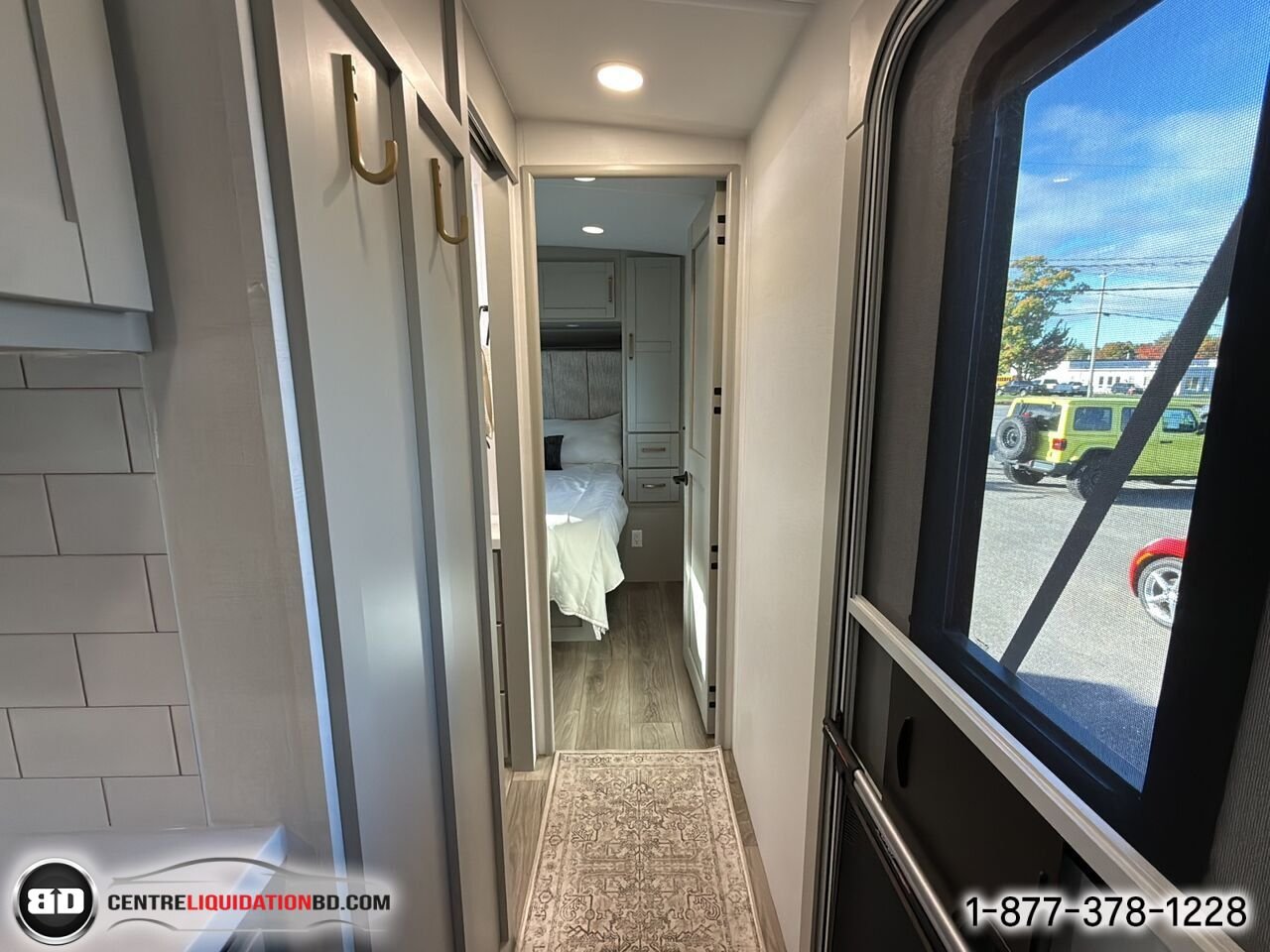 2025 BRINKLEY Z295 | ACCOMODATION White Granby - photo #18