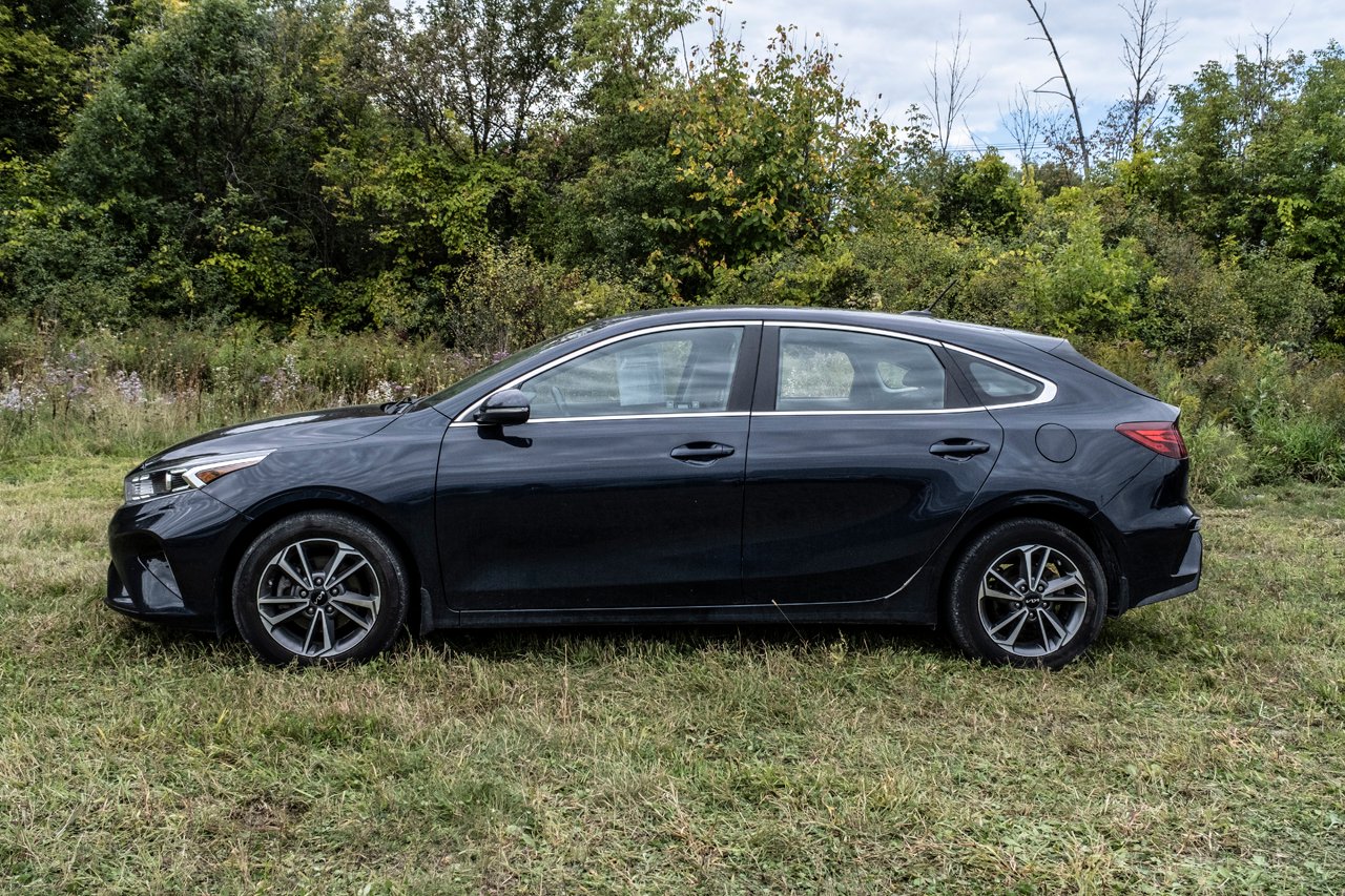 Kia Forte5 2023 Gris Gatineau - photo #2