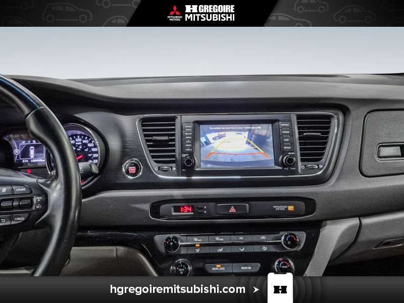 2017 Kia Sedona Grey Blainville - photo #25