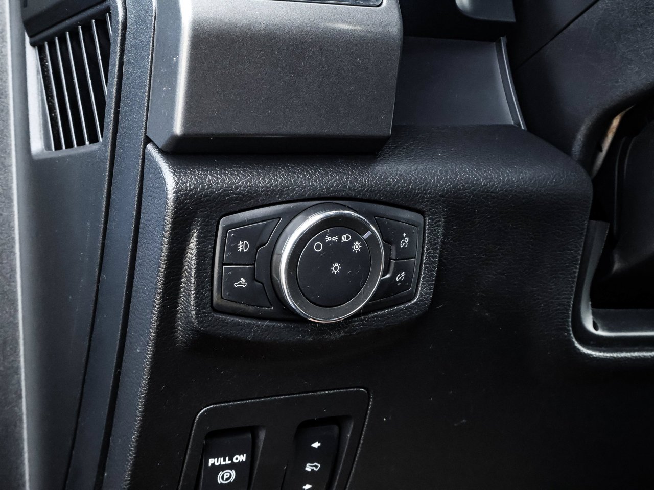 2020 Ford F-150 XLT 4WD SuperCrew 5.5' Box Blue Sherwood Park - photo #19