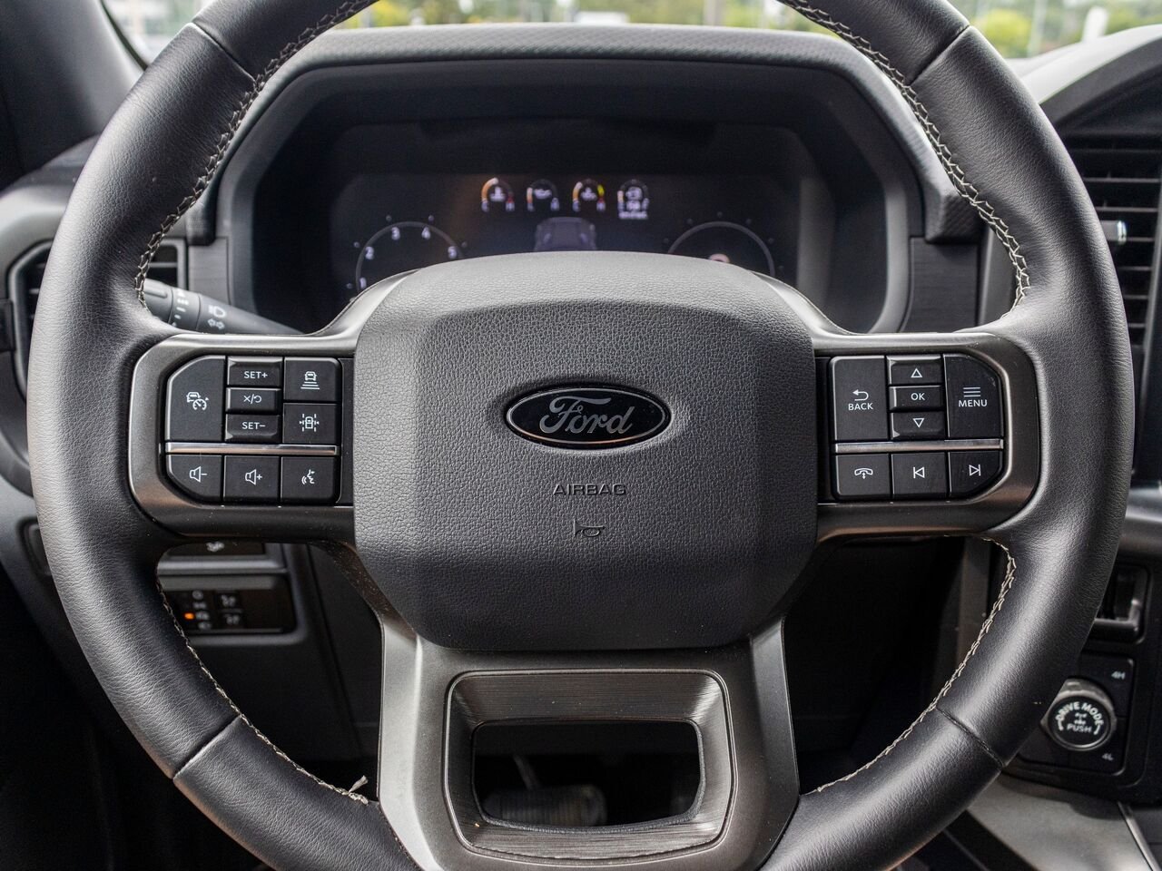 Ford F-150 XLT cabine SuperCrew 4RM caisse de 5,5 pi 2024 Gris Châteauguay - photo #10