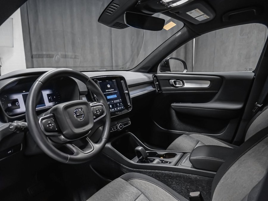 2025 Volvo XC40 B5 CORE BRIGHT THEME Black