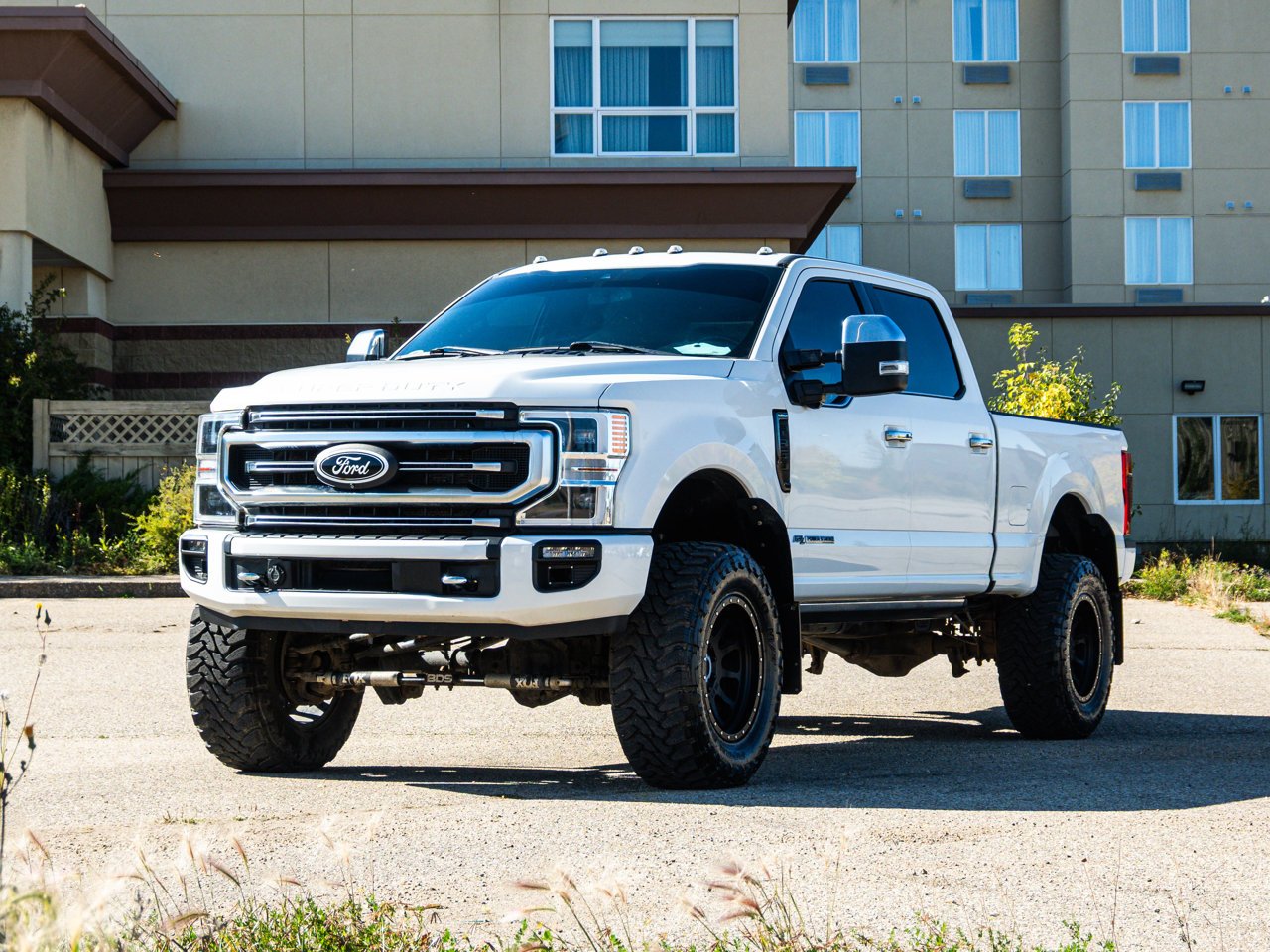 2022 Ford Super Duty F-350 SRW Platinum 4WD Crew Cab 6.75' Box White Sherwood Park - photo #3