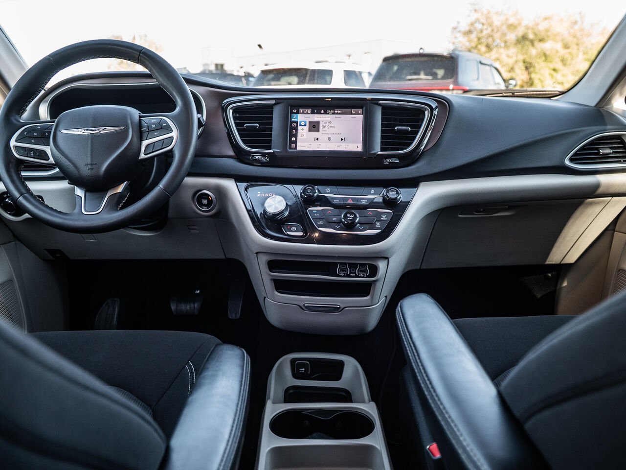Chrysler Grand Caravan 2023 Argent Sainte-Julienne - photo #27