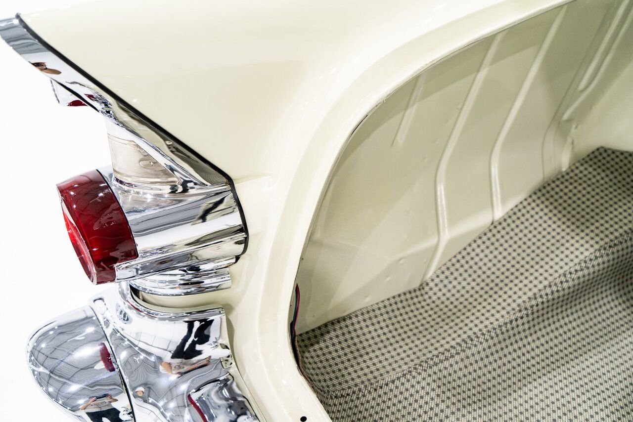 Pontiac Bonneville *PRICE IN USD* Fuel injected 347/315HP 1 of 630 produced 1957 Blanc Montréal - photo #101