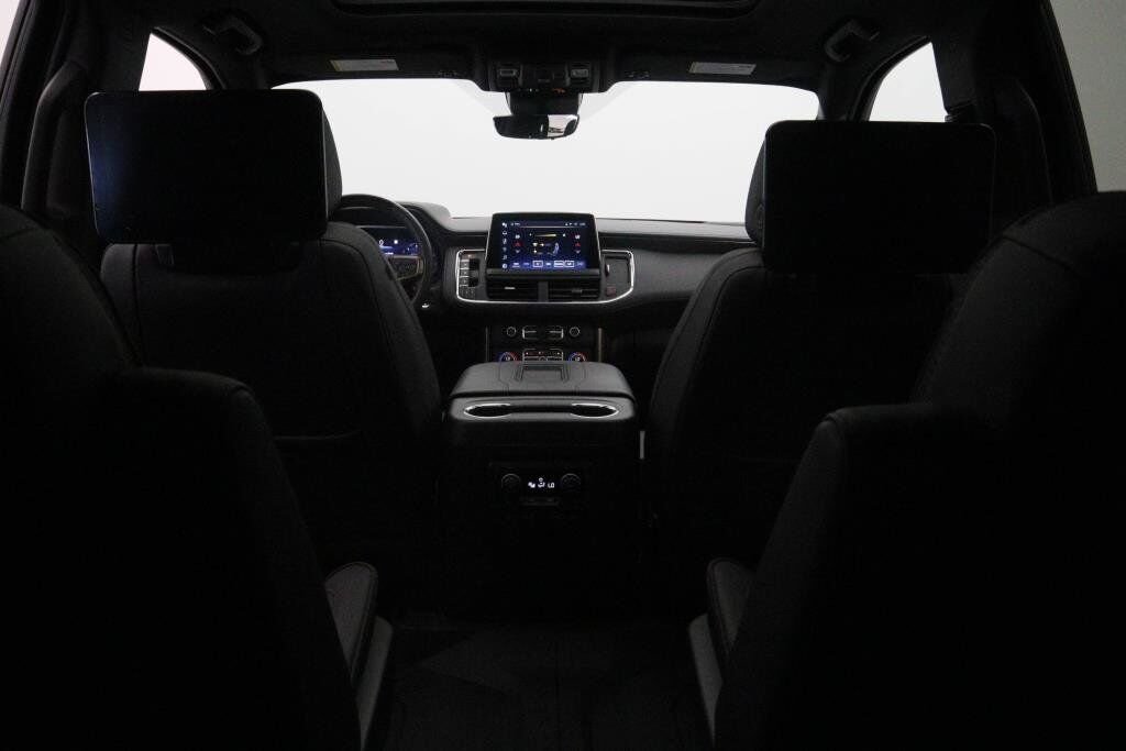 Chevrolet Suburban NIV 1GNSKGKT4PR480429 2023 Noir Chicoutimi - photo #18