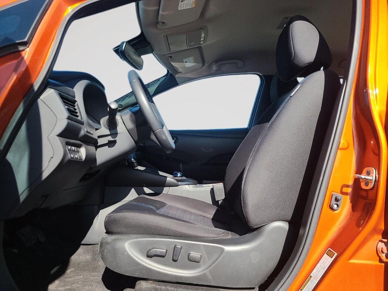 Nissan LEAF SV PLUS 2022 Orange Québec - photo #8