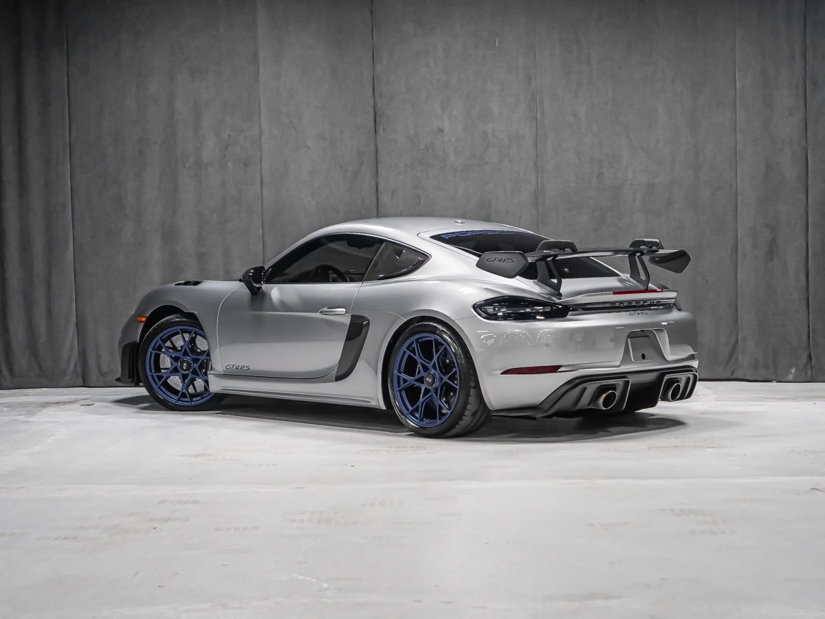 Porsche 718 Cayman GT4 RS PDK CARBONE JANTES BLEUES SPORT CHRONO 2025 Argent Montréal - photo #3