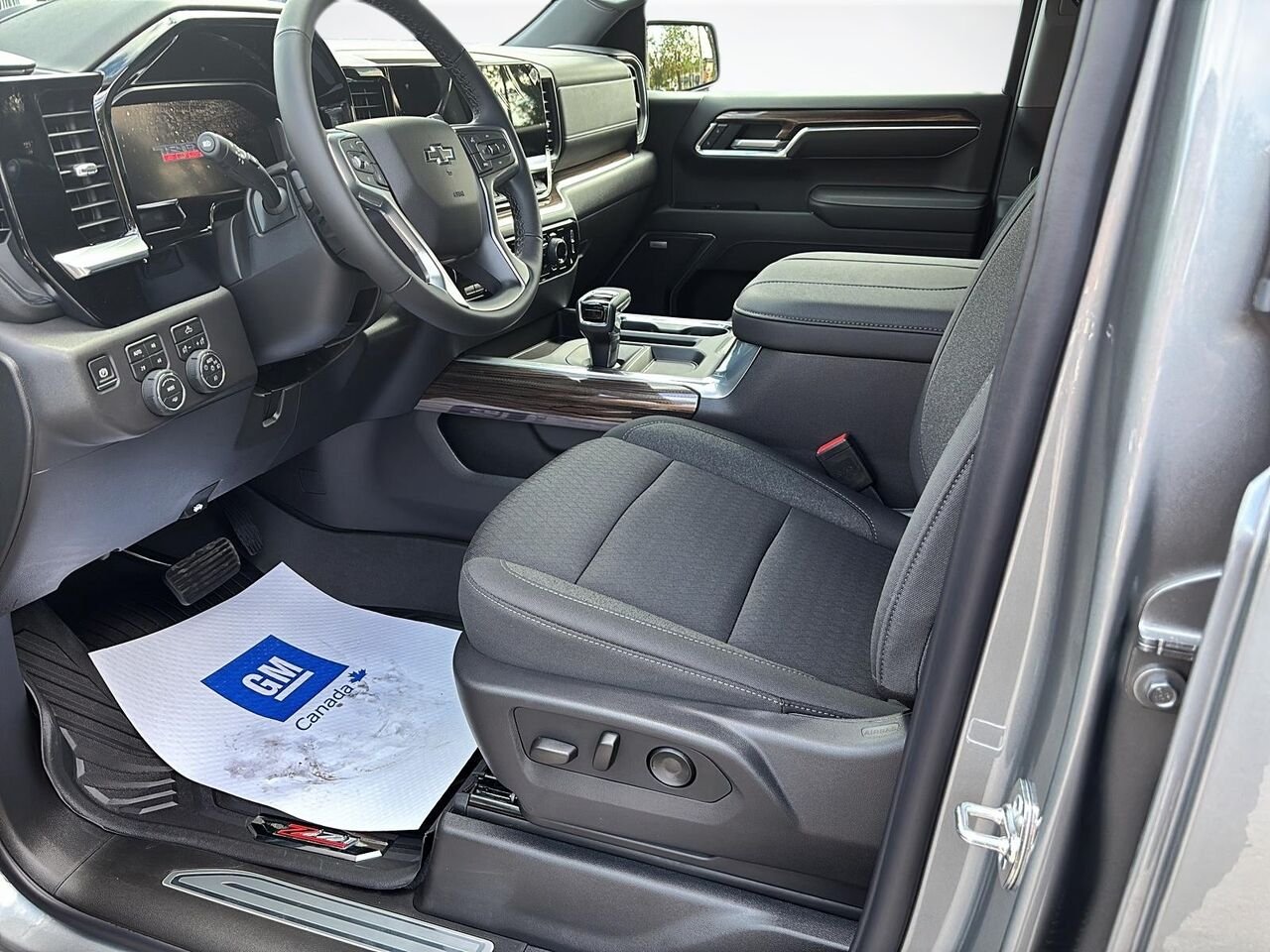 CHEVROLET Silverado 1500 1500 LT TRAILBOSS 4RM 2026 GRIS STERLING METALLISE Saint-Hyacinthe - photo #6