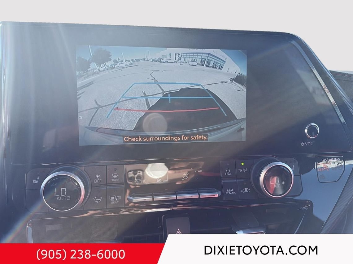 2024 Toyota Highlander Power Sunroof, Leather Interior, Heated Seats, Alloy Wheels, Heated Steering Wheel, Bluetooth Wind Chill Pearl Mississauga - photo #17