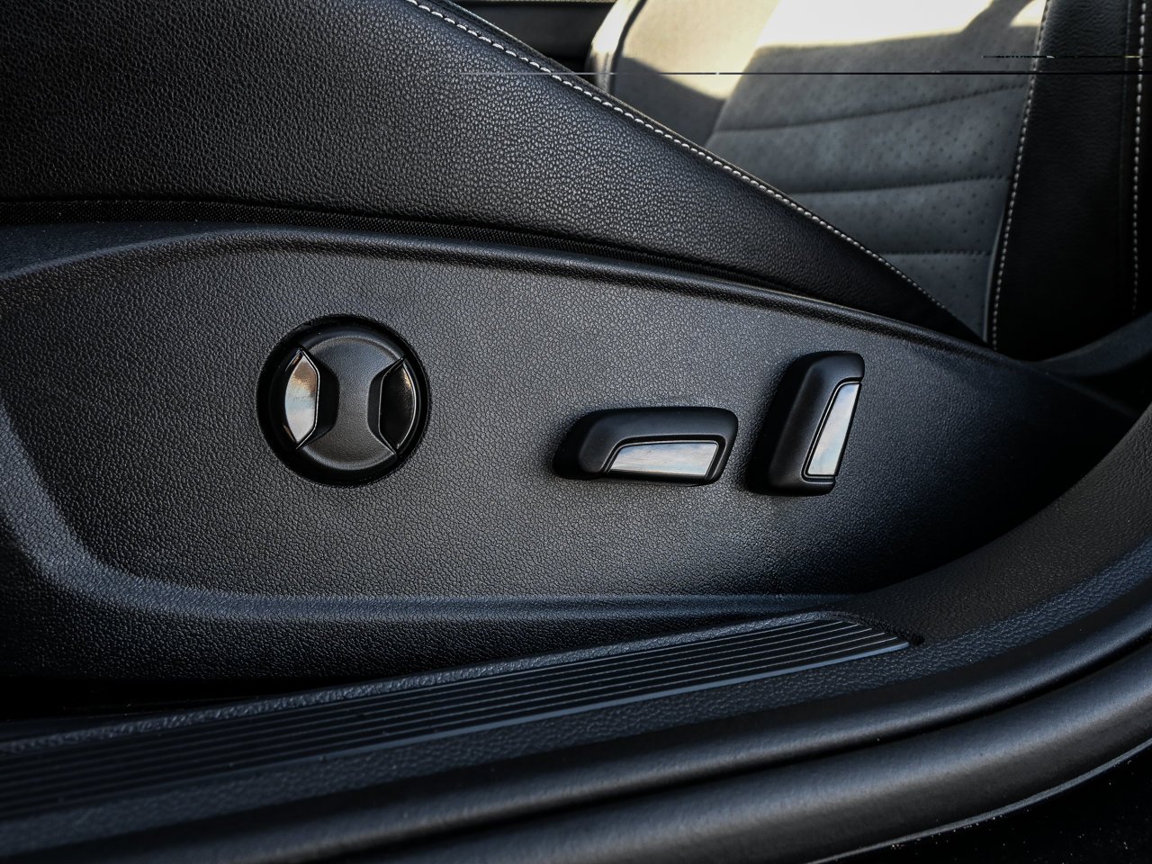 2025 Volkswagen Jetta Comfortline Auto Black Sherwood Park - photo #17