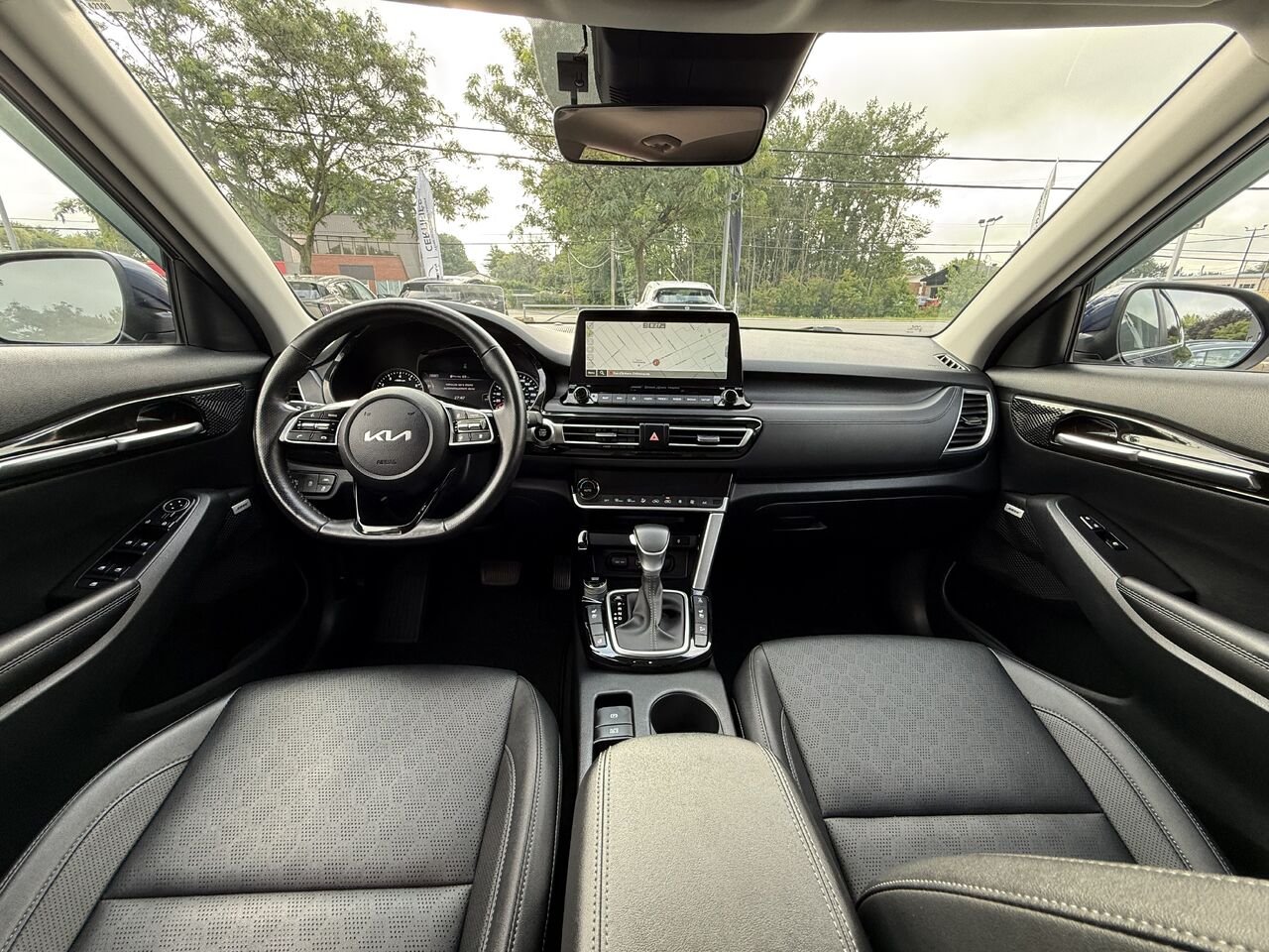 Kia Seltos SX Turbo TI avec intérieur noir 2023 Bleu Châteauguay - photo #9