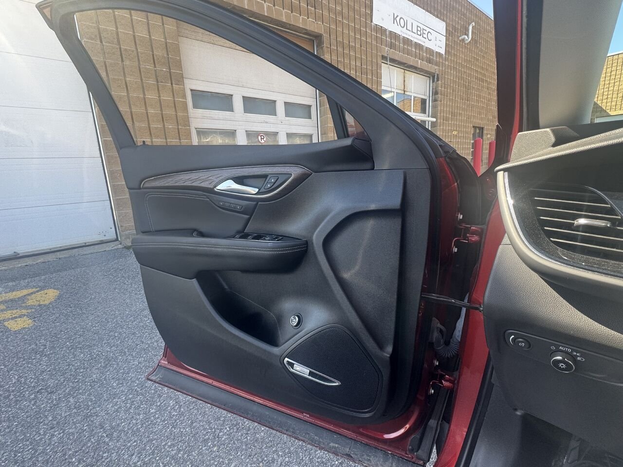 BUICK ENVISION AVENIR Avenir 4 portes TI 2023 Rouge Ottawa & Gatineau - photo #1