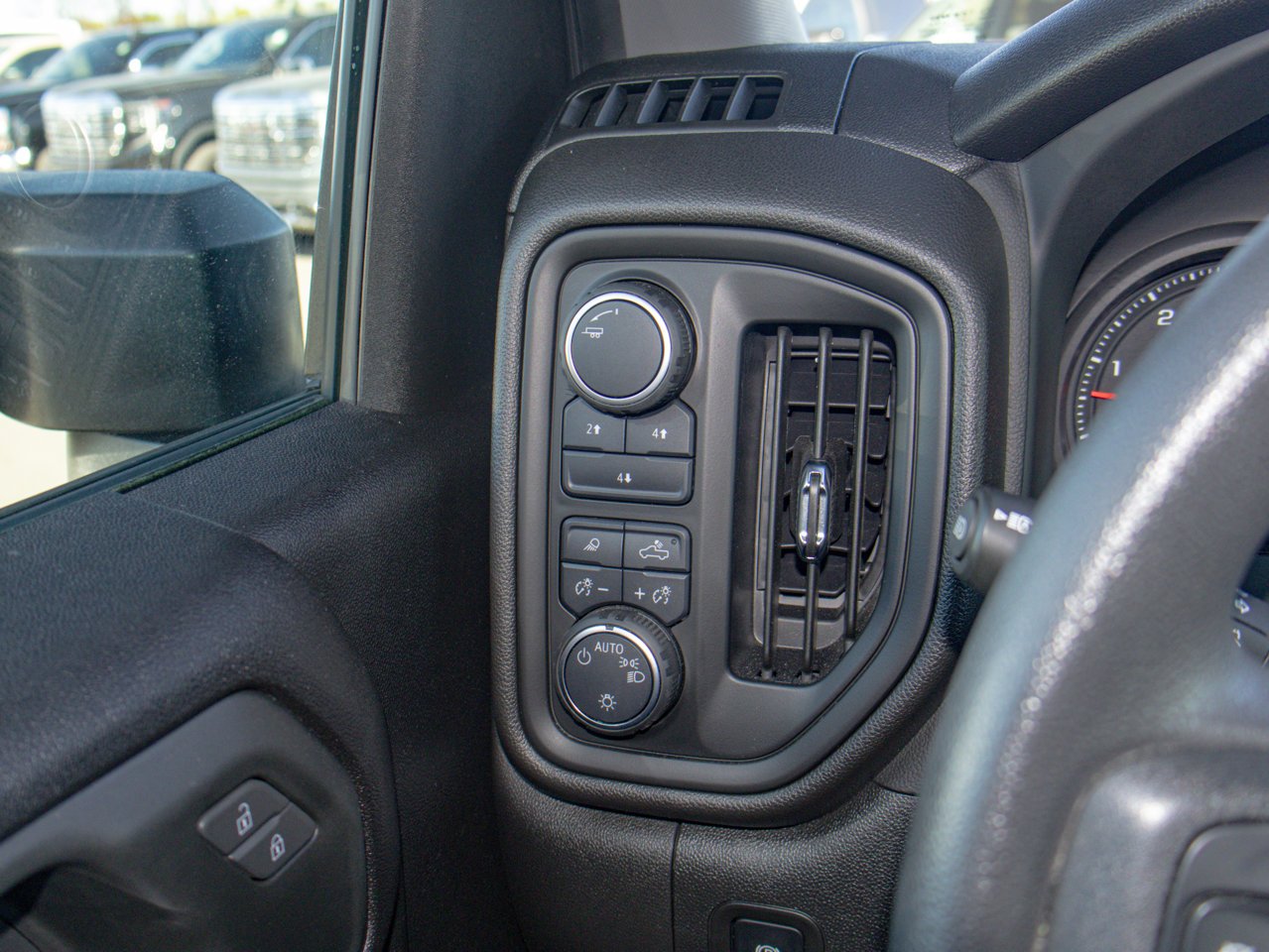 2025 Chevrolet Silverado 2500HD 4WD Crew Cab 159 Custom Black Sherwood Park - photo #22