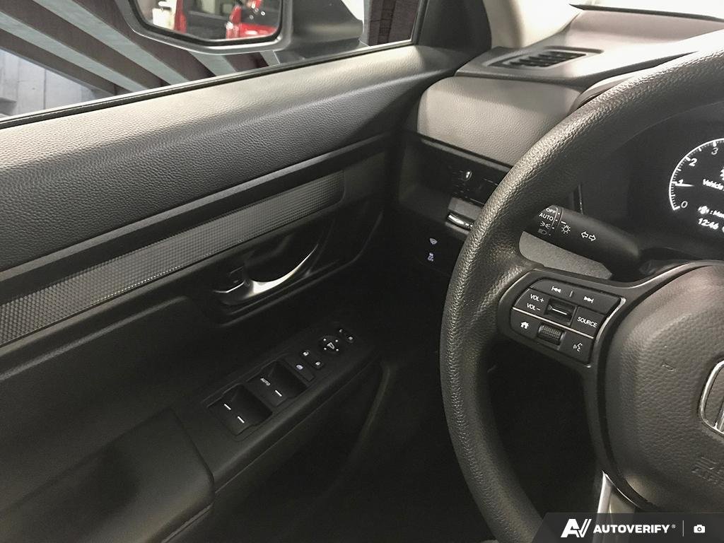 2025 Honda CR-V 2600960A | LX White Edmonton - photo #16