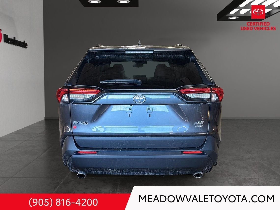 2022 Toyota RAV4 Sunroof, AWD, Power tailgate, Powers Drivers Seat, one owner Magnetic Grey Metallic Mississauga - photo #3
