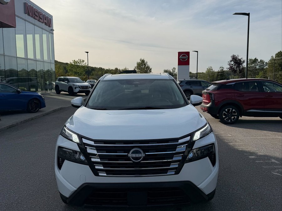 Nissan Rogue SV TI avec ensemble toit ouvrant 2024 Blanc