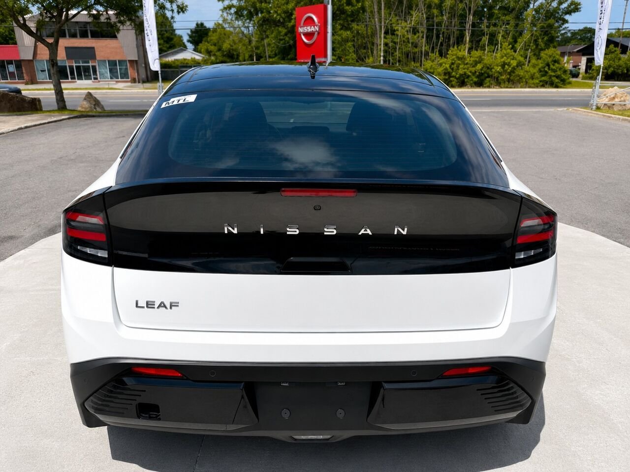 NISSAN LEAF LEAF SV+ 2026 Blanc Everest nacré triple couche/Noir Châteauguay - photo #3