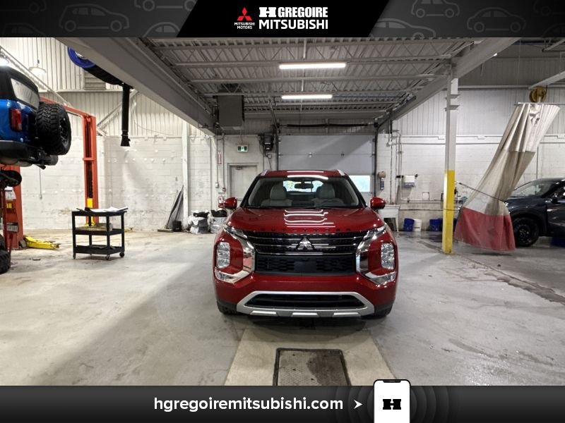 2024 Mitsubishi Outlander Red Laval - photo #1