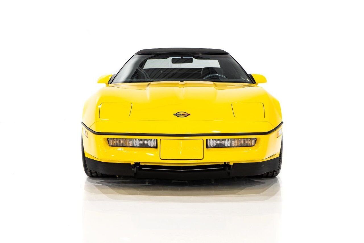Chevrolet Corvette Pace Car livery with only 17,380km (10,800miles) 1986 Jaune Montréal - photo #90