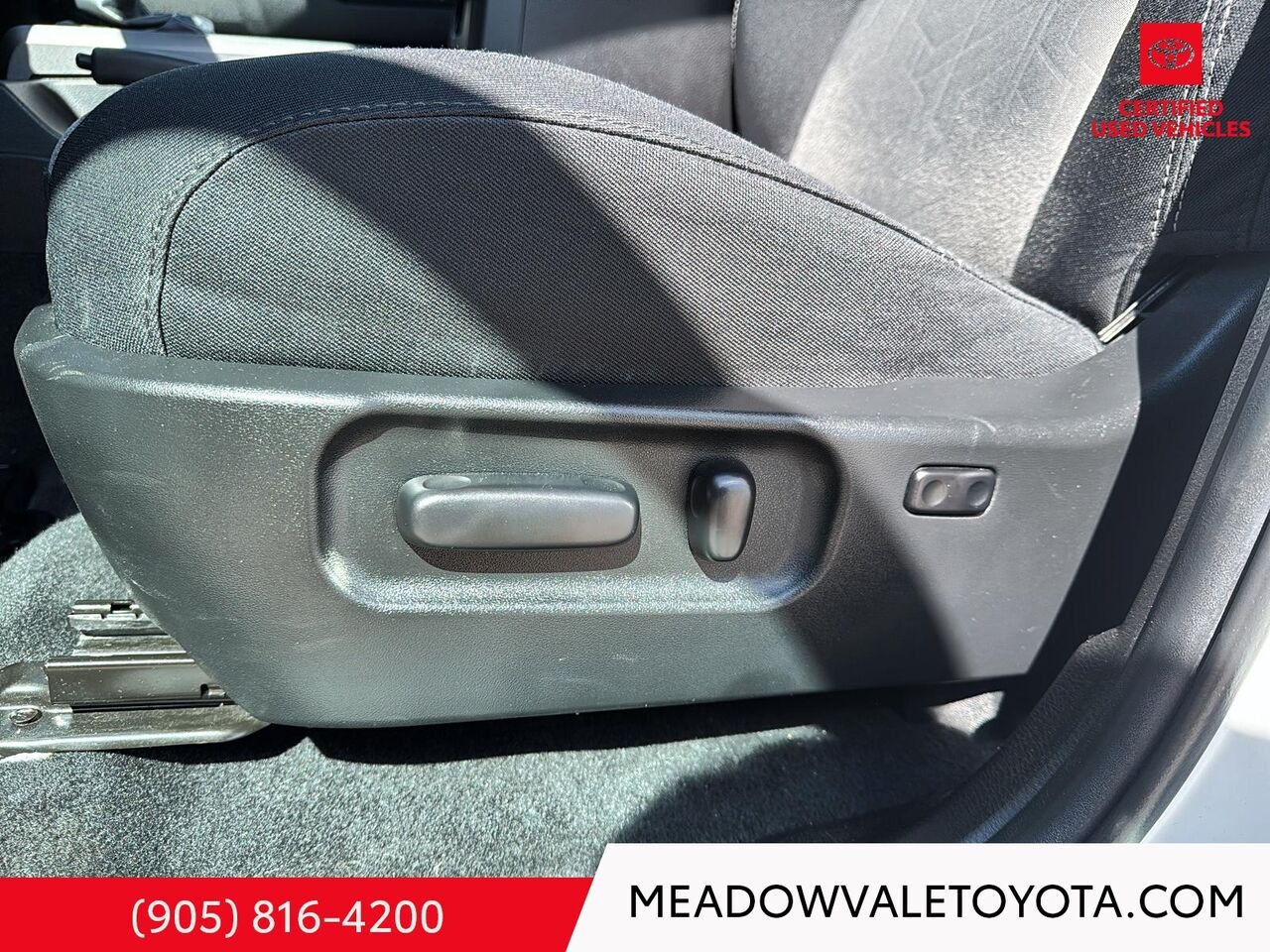 2022 Toyota Tacoma 6 Cylinder, New Tires, Tonneau Cover, Reliable and Dependable White Mississauga - photo #9