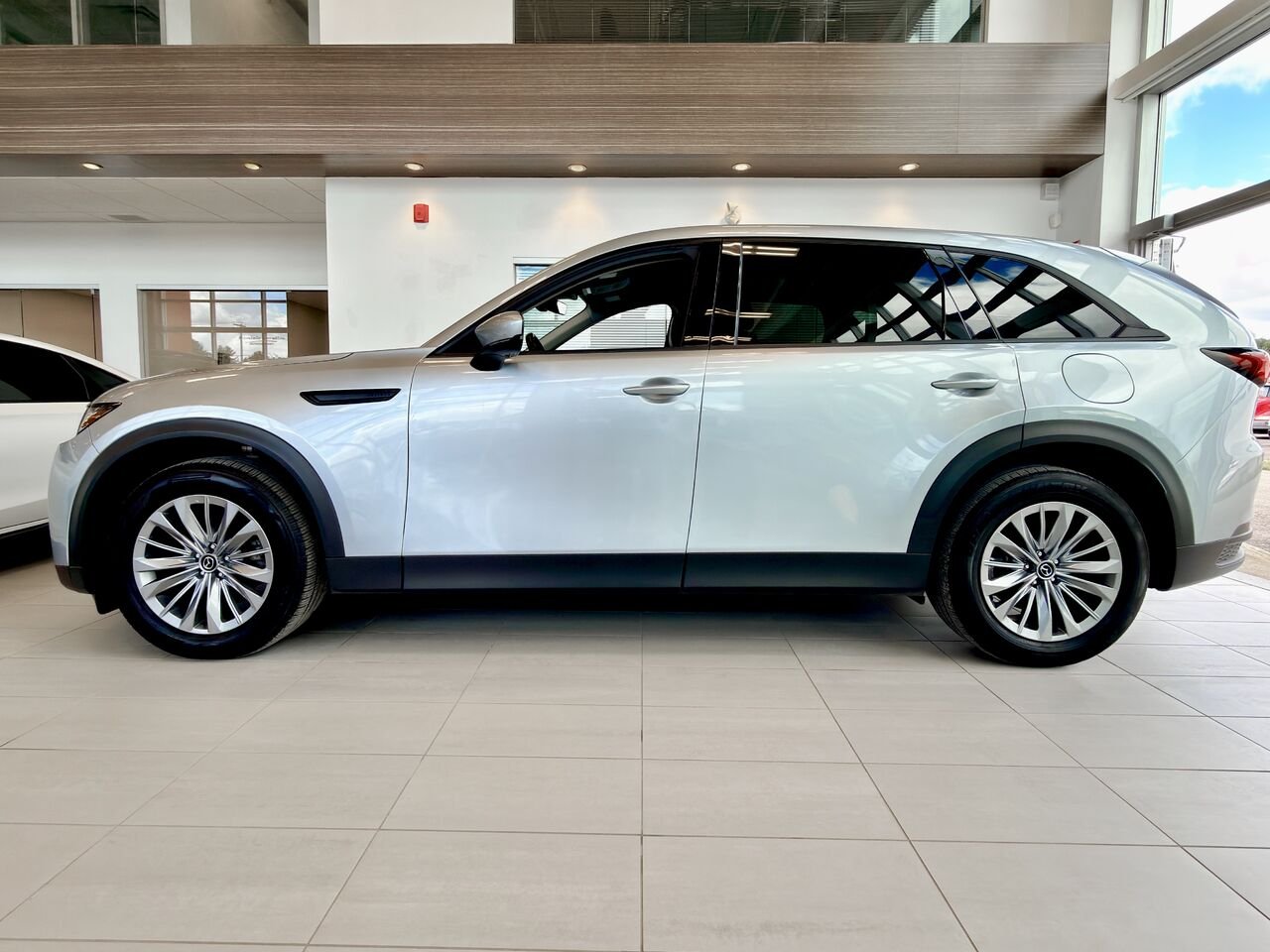 2024 Mazda CX-90 hybride léger GS-L 4WD Silver Notre-Dame-des-Prairies - photo #6