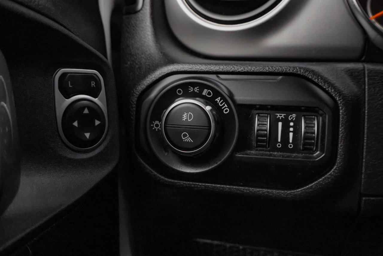 2021 Jeep Gladiator Sport 80th Anniversary 4x4 *Ltd Avail* White Sherwood Park - photo #14