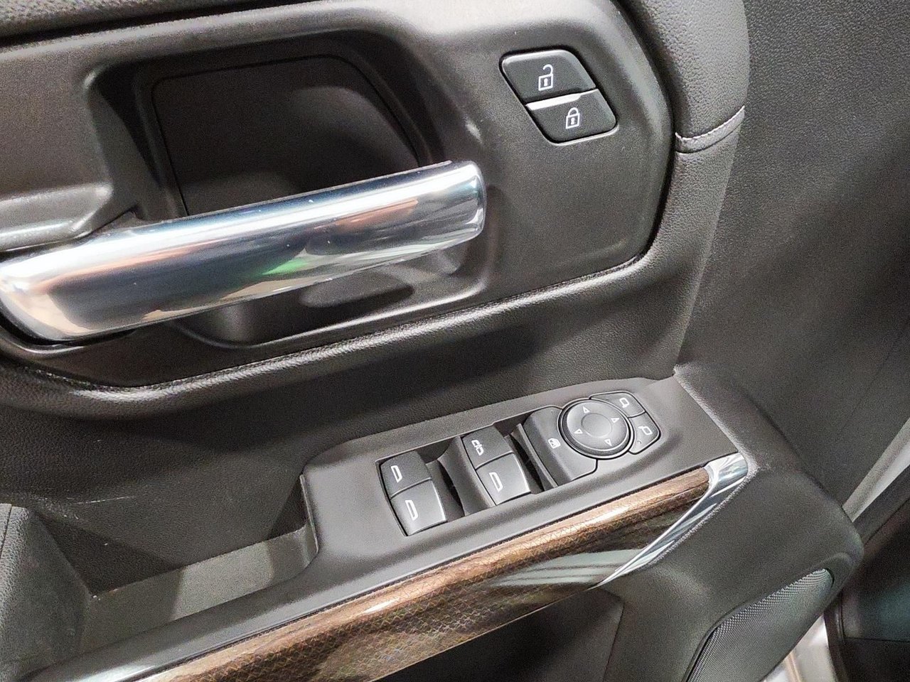 2020 Chevrolet Silverado 1500 LT Grey Baie-Comeau - photo #10